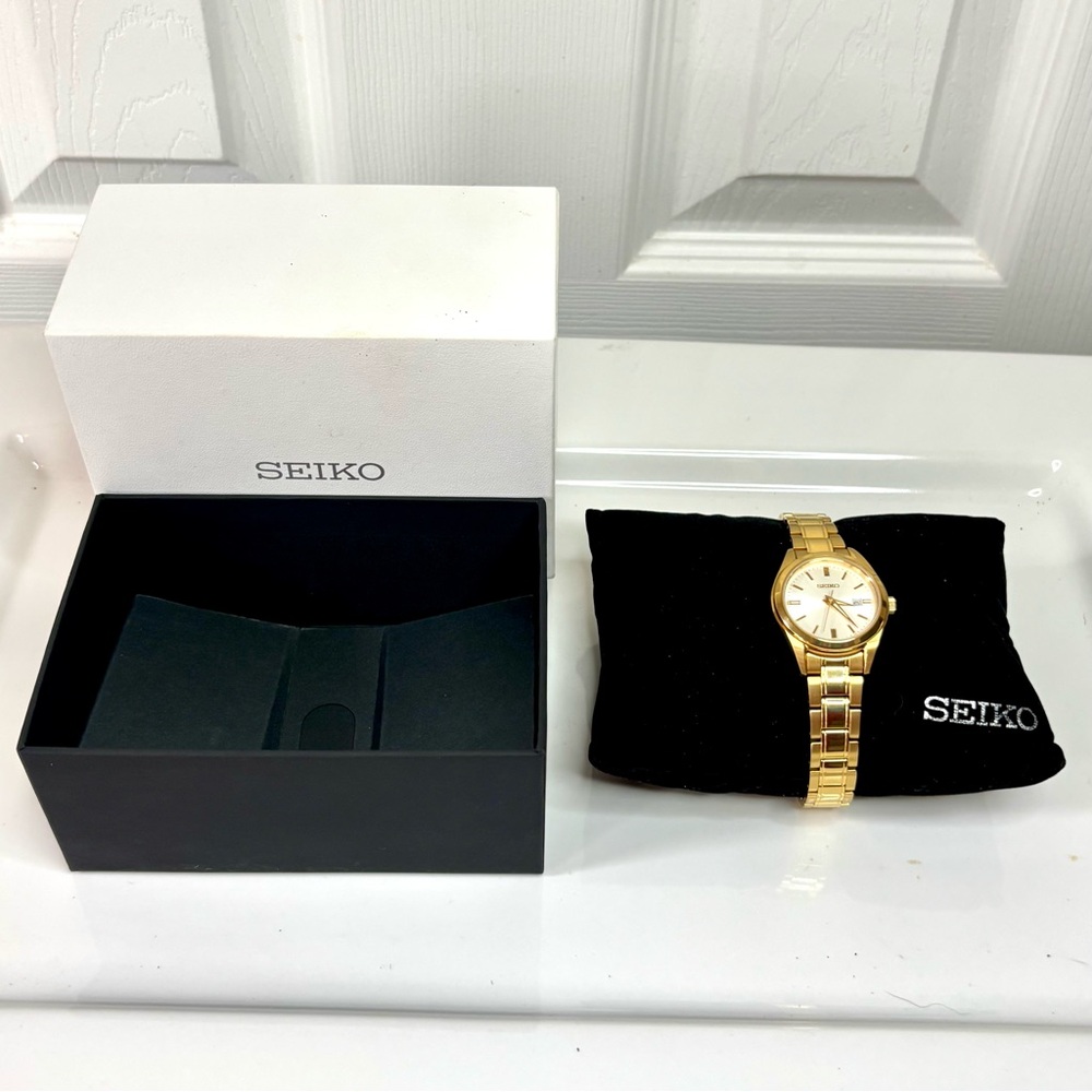 NIB Seiko Essentials Quartz Gold Tone Women’s Watch Sapphire Crystal LumiBrite - Picture 2 of 14